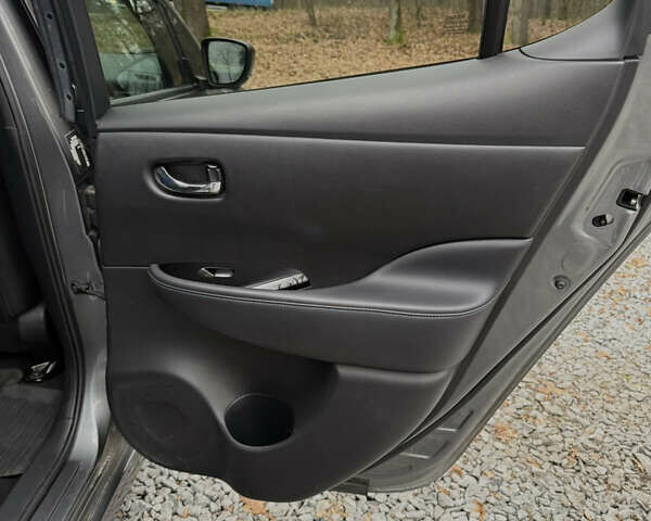 Серый Ниссан Лиф, объемом двигателя 0 л и пробегом 130 тыс. км за 11999 $, фото 21 на Automoto.ua