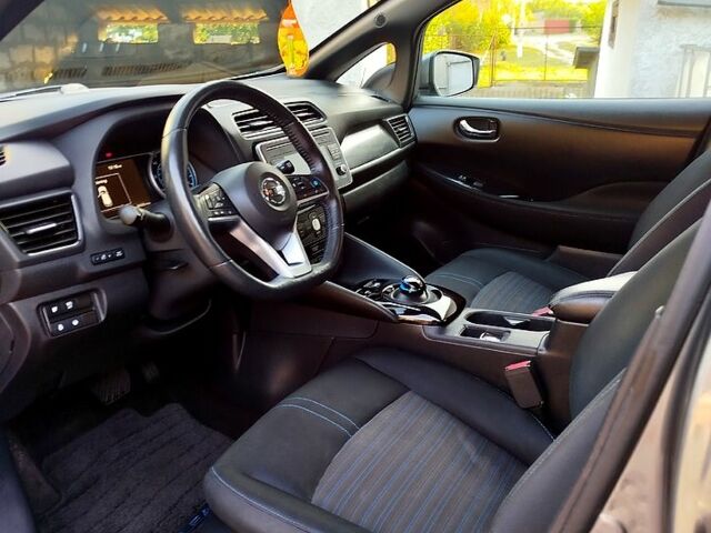 Серый Ниссан Лиф, объемом двигателя 0.11 л и пробегом 139 тыс. км за 12500 $, фото 4 на Automoto.ua