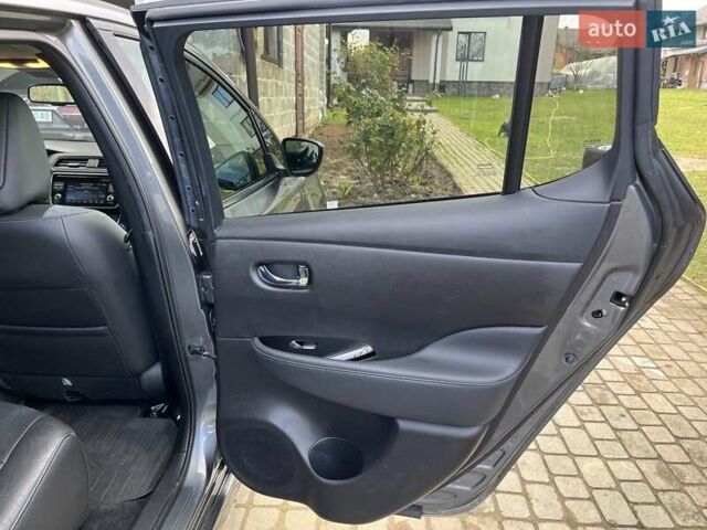 Сірий Ніссан Ліф, об'ємом двигуна 0 л та пробігом 144 тис. км за 12699 $, фото 19 на Automoto.ua