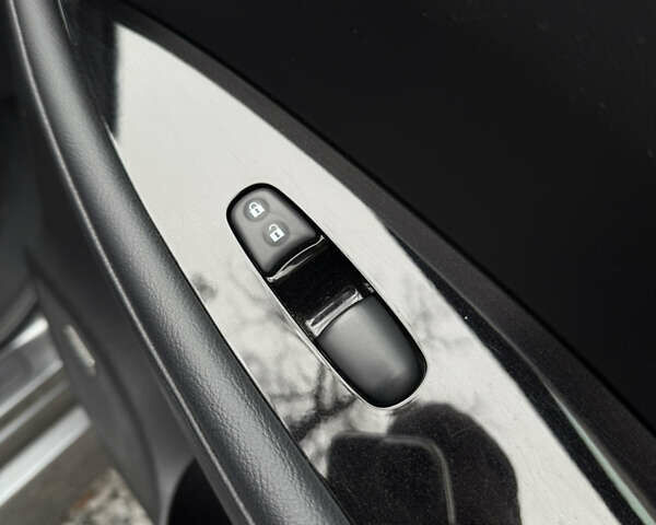 Серый Ниссан Лиф, объемом двигателя 0 л и пробегом 130 тыс. км за 11999 $, фото 15 на Automoto.ua