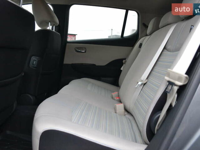 Серый Ниссан Лиф, объемом двигателя 0 л и пробегом 109 тыс. км за 12999 $, фото 18 на Automoto.ua