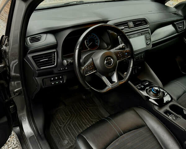 Серый Ниссан Лиф, объемом двигателя 0 л и пробегом 130 тыс. км за 11999 $, фото 30 на Automoto.ua