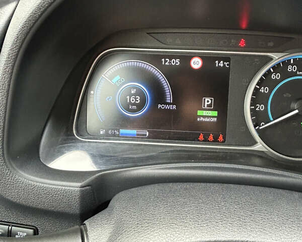 Серый Ниссан Лиф, объемом двигателя 0 л и пробегом 134 тыс. км за 13200 $, фото 4 на Automoto.ua