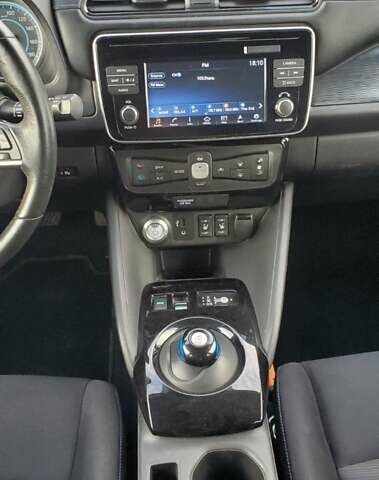 Серый Ниссан Лиф, объемом двигателя 0 л и пробегом 175 тыс. км за 12100 $, фото 4 на Automoto.ua