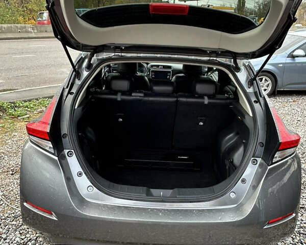 Серый Ниссан Лиф, объемом двигателя 0 л и пробегом 134 тыс. км за 13200 $, фото 9 на Automoto.ua