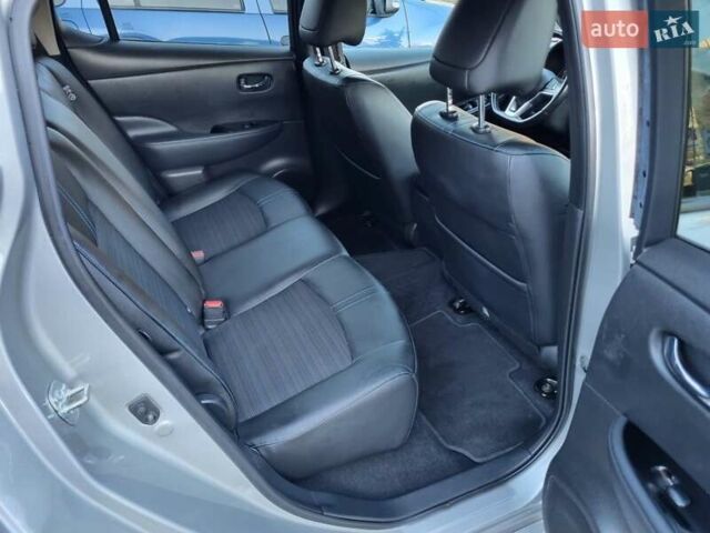 Сірий Ніссан Ліф, об'ємом двигуна 0 л та пробігом 95 тис. км за 13100 $, фото 34 на Automoto.ua
