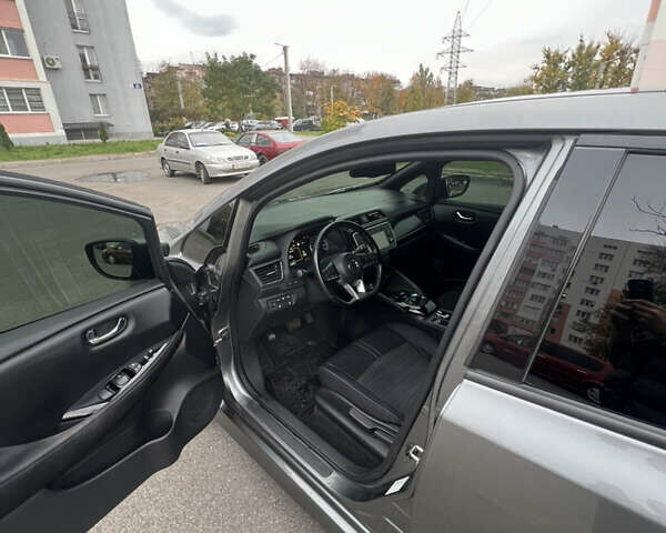 Серый Ниссан Лиф, объемом двигателя 0 л и пробегом 105 тыс. км за 12500 $, фото 5 на Automoto.ua