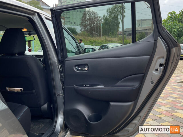 Сірий Ніссан Ліф, об'ємом двигуна 40 л та пробігом 70 тис. км за 14500 $, фото 23 на Automoto.ua