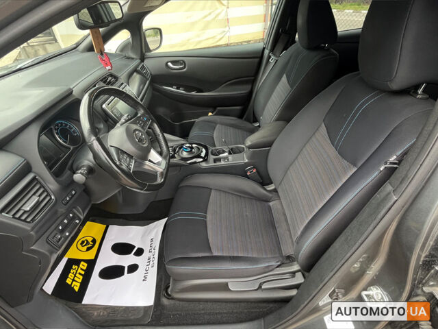 Сірий Ніссан Ліф, об'ємом двигуна 40 л та пробігом 70 тис. км за 14500 $, фото 18 на Automoto.ua