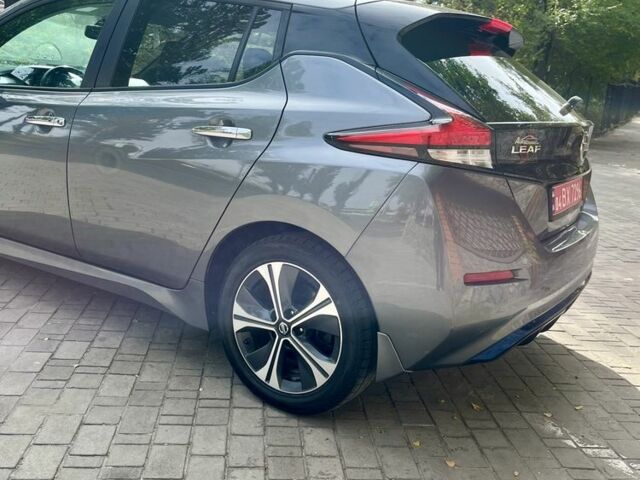 Серый Ниссан Лиф, объемом двигателя 0 л и пробегом 164 тыс. км за 10900 $, фото 2 на Automoto.ua