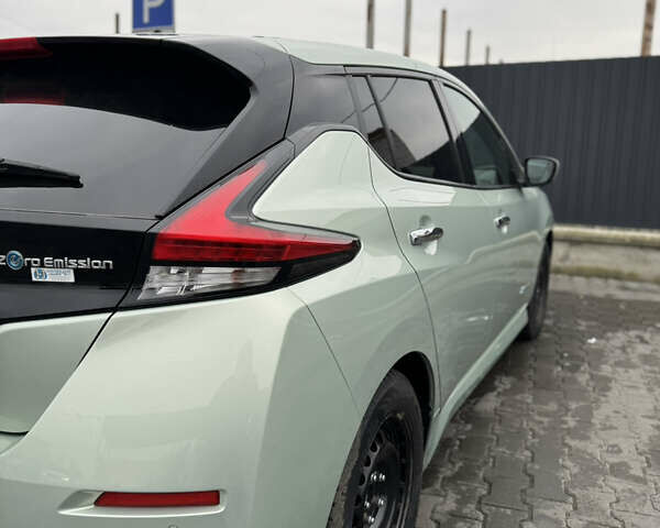 Серый Ниссан Лиф, объемом двигателя 0 л и пробегом 160 тыс. км за 14575 $, фото 3 на Automoto.ua