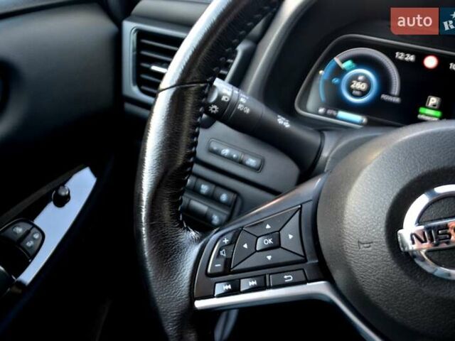 Сірий Ніссан Ліф, об'ємом двигуна 0 л та пробігом 119 тис. км за 12300 $, фото 97 на Automoto.ua