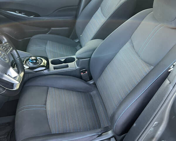 Сірий Ніссан Ліф, об'ємом двигуна 0 л та пробігом 74 тис. км за 15000 $, фото 7 на Automoto.ua