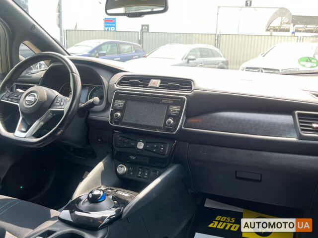 Серый Ниссан Лиф, объемом двигателя 40 л и пробегом 180 тыс. км за 14800 $, фото 18 на Automoto.ua