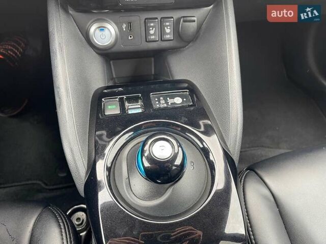 Серый Ниссан Лиф, объемом двигателя 0 л и пробегом 102 тыс. км за 13200 $, фото 23 на Automoto.ua