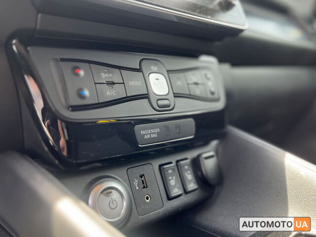 Серый Ниссан Лиф, объемом двигателя 40 л и пробегом 180 тыс. км за 14800 $, фото 16 на Automoto.ua