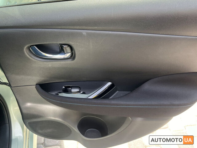 Серый Ниссан Лиф, объемом двигателя 40 л и пробегом 180 тыс. км за 14800 $, фото 26 на Automoto.ua