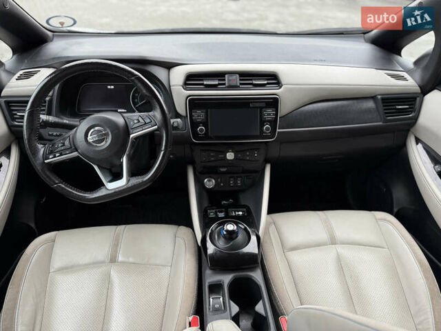 Серый Ниссан Лиф, объемом двигателя 0 л и пробегом 85 тыс. км за 12900 $, фото 6 на Automoto.ua