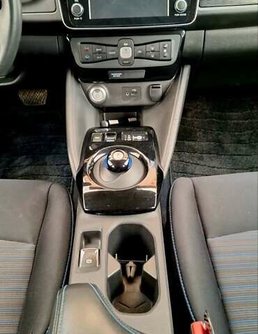 Серый Ниссан Лиф, объемом двигателя 0 л и пробегом 159 тыс. км за 13200 $, фото 11 на Automoto.ua