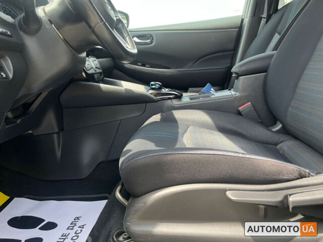 Серый Ниссан Лиф, объемом двигателя 40 л и пробегом 180 тыс. км за 14800 $, фото 11 на Automoto.ua