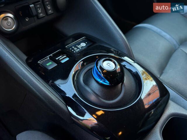 Серый Ниссан Лиф, объемом двигателя 0 л и пробегом 132 тыс. км за 12400 $, фото 17 на Automoto.ua