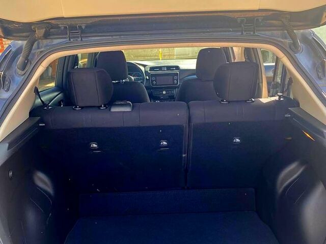 Серый Ниссан Лиф, объемом двигателя 0.11 л и пробегом 138 тыс. км за 13500 $, фото 5 на Automoto.ua