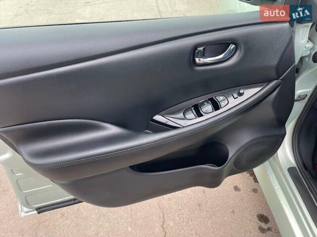 Серый Ниссан Лиф, объемом двигателя 0 л и пробегом 102 тыс. км за 13200 $, фото 18 на Automoto.ua