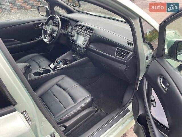 Серый Ниссан Лиф, объемом двигателя 0 л и пробегом 102 тыс. км за 13200 $, фото 24 на Automoto.ua