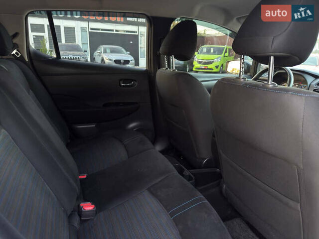 Серый Ниссан Лиф, объемом двигателя 0 л и пробегом 158 тыс. км за 11800 $, фото 18 на Automoto.ua