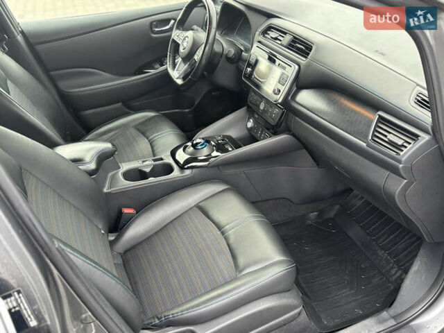 Сірий Ніссан Ліф, об'ємом двигуна 0 л та пробігом 152 тис. км за 11950 $, фото 47 на Automoto.ua