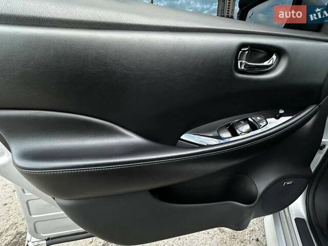 Серый Ниссан Лиф, объемом двигателя 0 л и пробегом 69 тыс. км за 15800 $, фото 32 на Automoto.ua