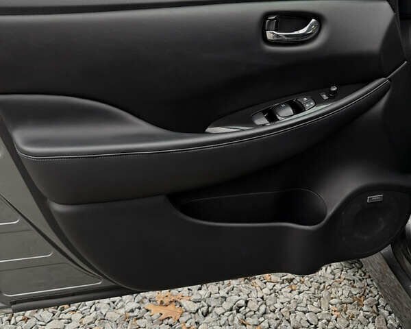 Серый Ниссан Лиф, объемом двигателя 0 л и пробегом 130 тыс. км за 11999 $, фото 28 на Automoto.ua