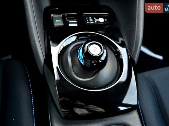 Сірий Ніссан Ліф, об'ємом двигуна 0 л та пробігом 119 тис. км за 12300 $, фото 122 на Automoto.ua