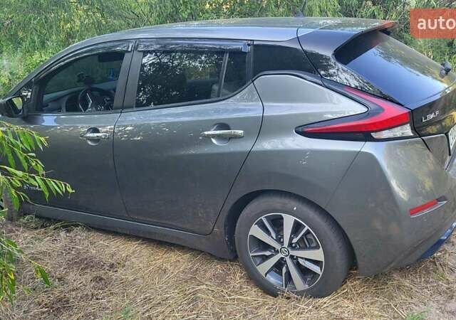 Серый Ниссан Лиф, объемом двигателя 0 л и пробегом 117 тыс. км за 12500 $, фото 3 на Automoto.ua