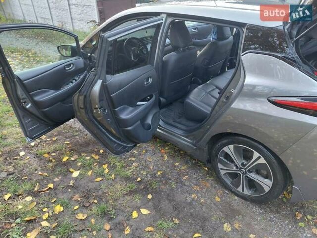 Серый Ниссан Лиф, объемом двигателя 0 л и пробегом 98 тыс. км за 13200 $, фото 13 на Automoto.ua