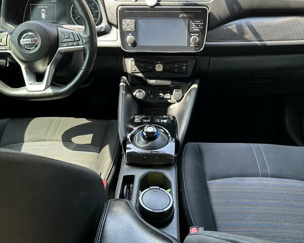 Серый Ниссан Лиф, объемом двигателя 0 л и пробегом 85 тыс. км за 12700 $, фото 8 на Automoto.ua