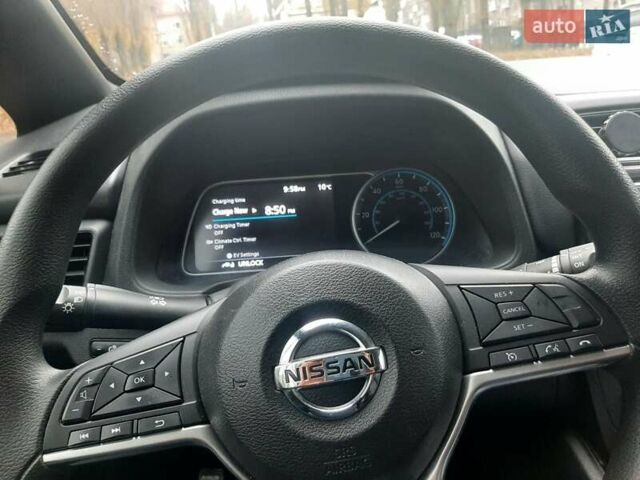 Серый Ниссан Лиф, объемом двигателя 0 л и пробегом 44 тыс. км за 13500 $, фото 5 на Automoto.ua