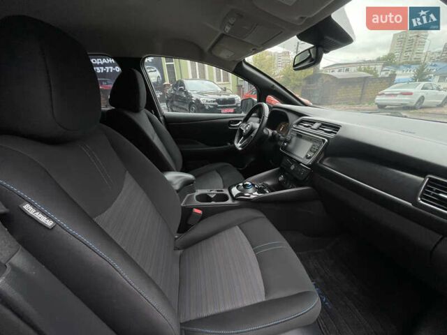 Серый Ниссан Лиф, объемом двигателя 0 л и пробегом 125 тыс. км за 12100 $, фото 19 на Automoto.ua