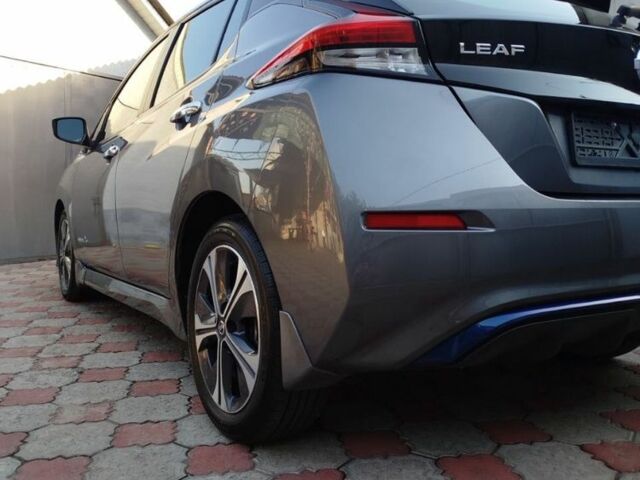 Сірий Ніссан Ліф, об'ємом двигуна 0 л та пробігом 138 тис. км за 11500 $, фото 3 на Automoto.ua