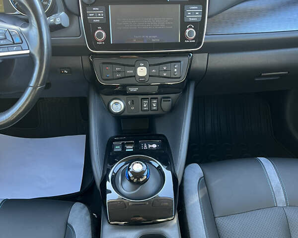 Сірий Ніссан Ліф, об'ємом двигуна 0 л та пробігом 143 тис. км за 12550 $, фото 20 на Automoto.ua