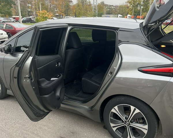 Серый Ниссан Лиф, объемом двигателя 0 л и пробегом 105 тыс. км за 12500 $, фото 3 на Automoto.ua