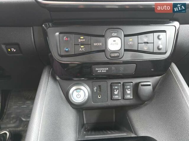 Серый Ниссан Лиф, объемом двигателя 0 л и пробегом 140 тыс. км за 13000 $, фото 20 на Automoto.ua