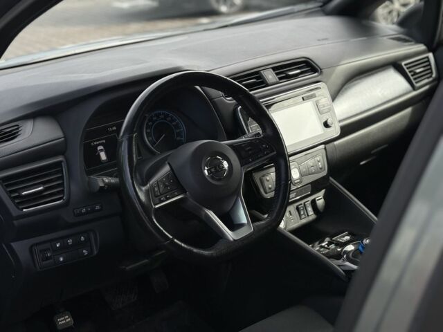 Серый Ниссан Лиф, объемом двигателя 0 л и пробегом 96 тыс. км за 12500 $, фото 10 на Automoto.ua