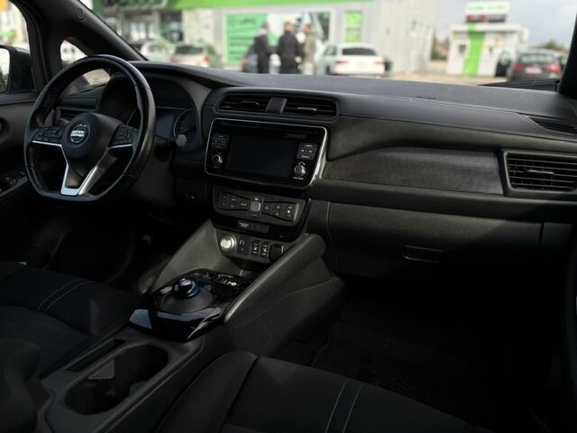 Серый Ниссан Лиф, объемом двигателя 0 л и пробегом 96 тыс. км за 12500 $, фото 15 на Automoto.ua