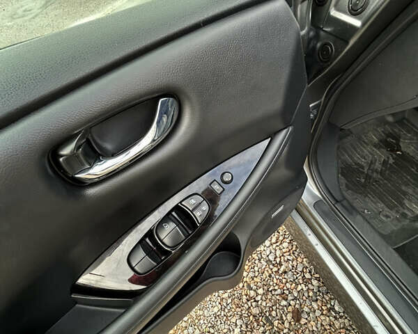 Серый Ниссан Лиф, объемом двигателя 0 л и пробегом 134 тыс. км за 13200 $, фото 13 на Automoto.ua