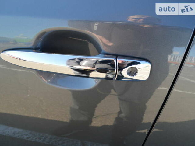 Серый Ниссан Лиф, объемом двигателя 0 л и пробегом 64 тыс. км за 14000 $, фото 24 на Automoto.ua