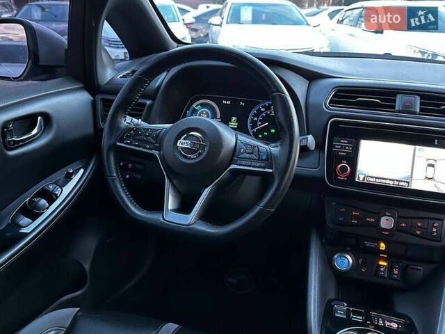 Серый Ниссан Лиф, объемом двигателя 0 л и пробегом 69 тыс. км за 15800 $, фото 19 на Automoto.ua