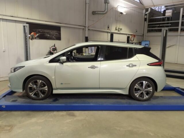 Серый Ниссан Лиф, объемом двигателя 0 л и пробегом 77 тыс. км за 11700 $, фото 14 на Automoto.ua