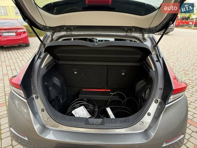 Серый Ниссан Лиф, объемом двигателя 0 л и пробегом 127 тыс. км за 12400 $, фото 32 на Automoto.ua