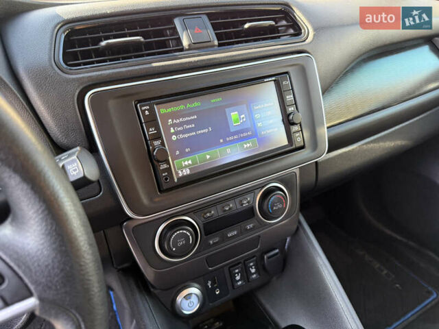 Серый Ниссан Лиф, объемом двигателя 0 л и пробегом 88 тыс. км за 11900 $, фото 19 на Automoto.ua